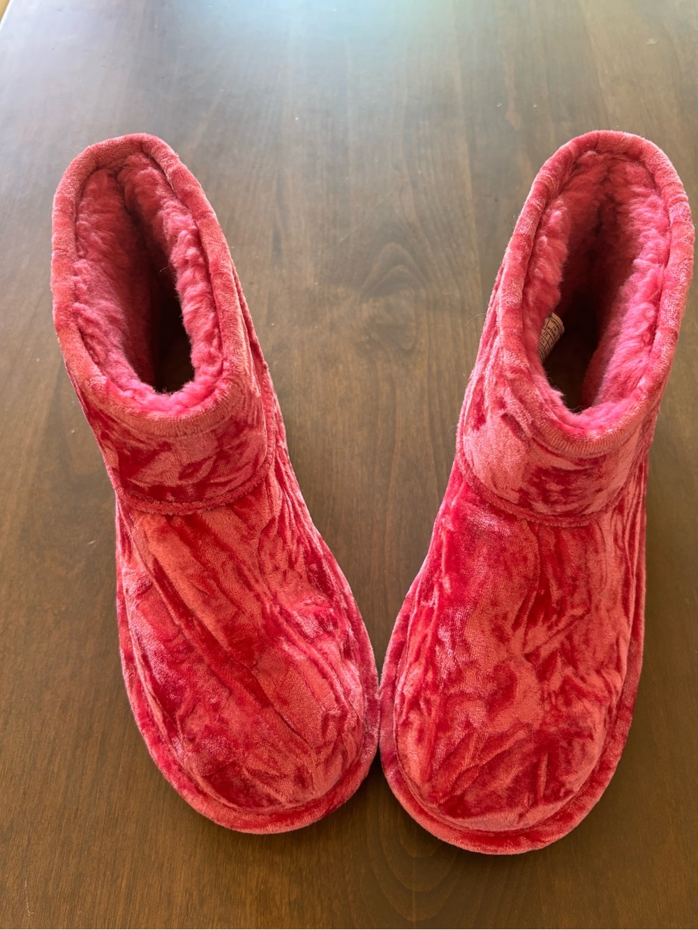 Uggs Crushed Velvet Classic Mini ll Raspberry Pink youth size 5